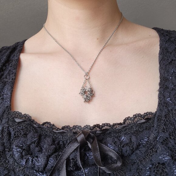 Fairy heart-shaped clear crystal silver medieval chainmaille dainty necklace - Picture 6 of 11
